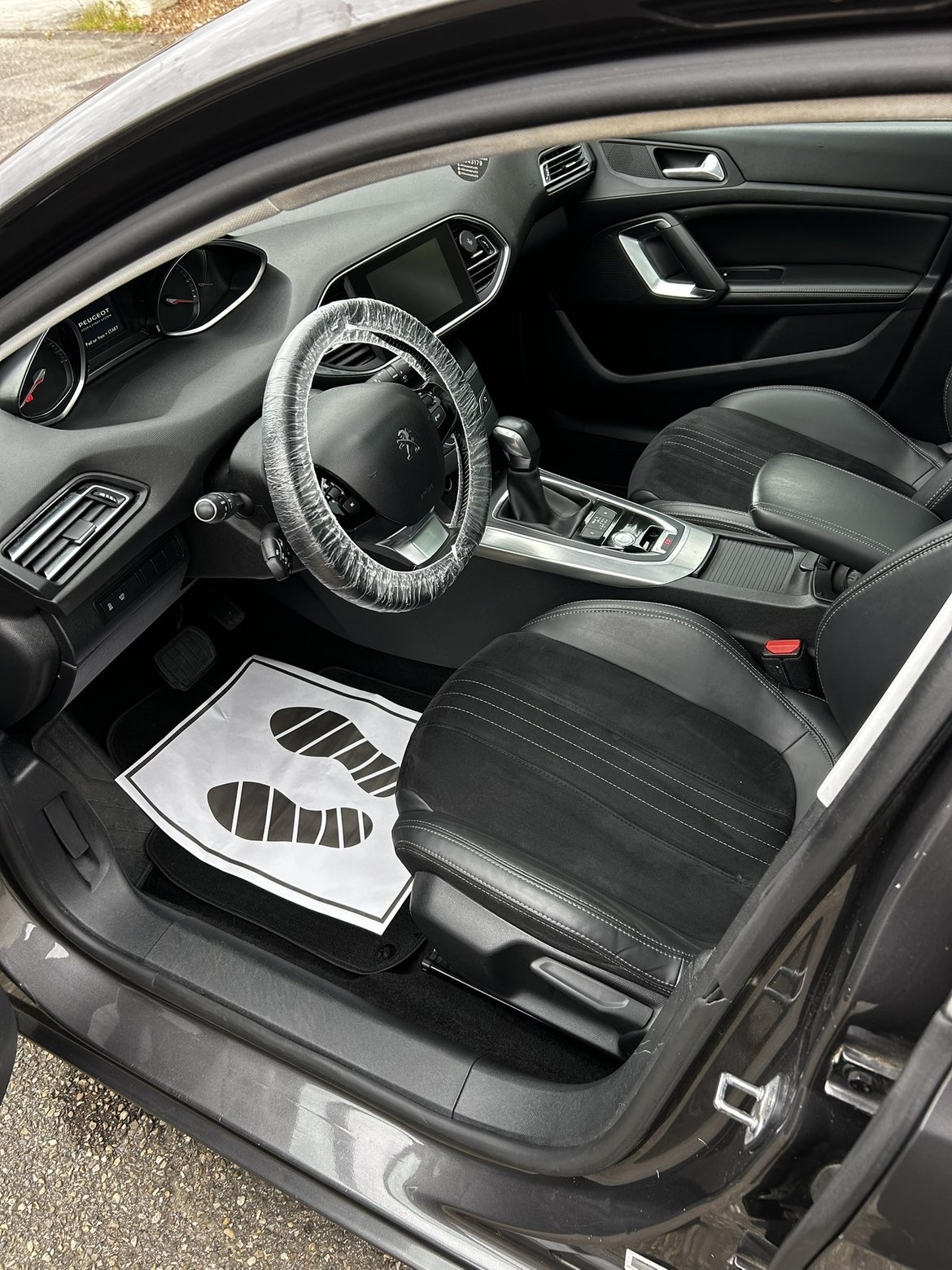 Intérieur de Peugeot 308 préparé et nettoyé par Klevia Nett